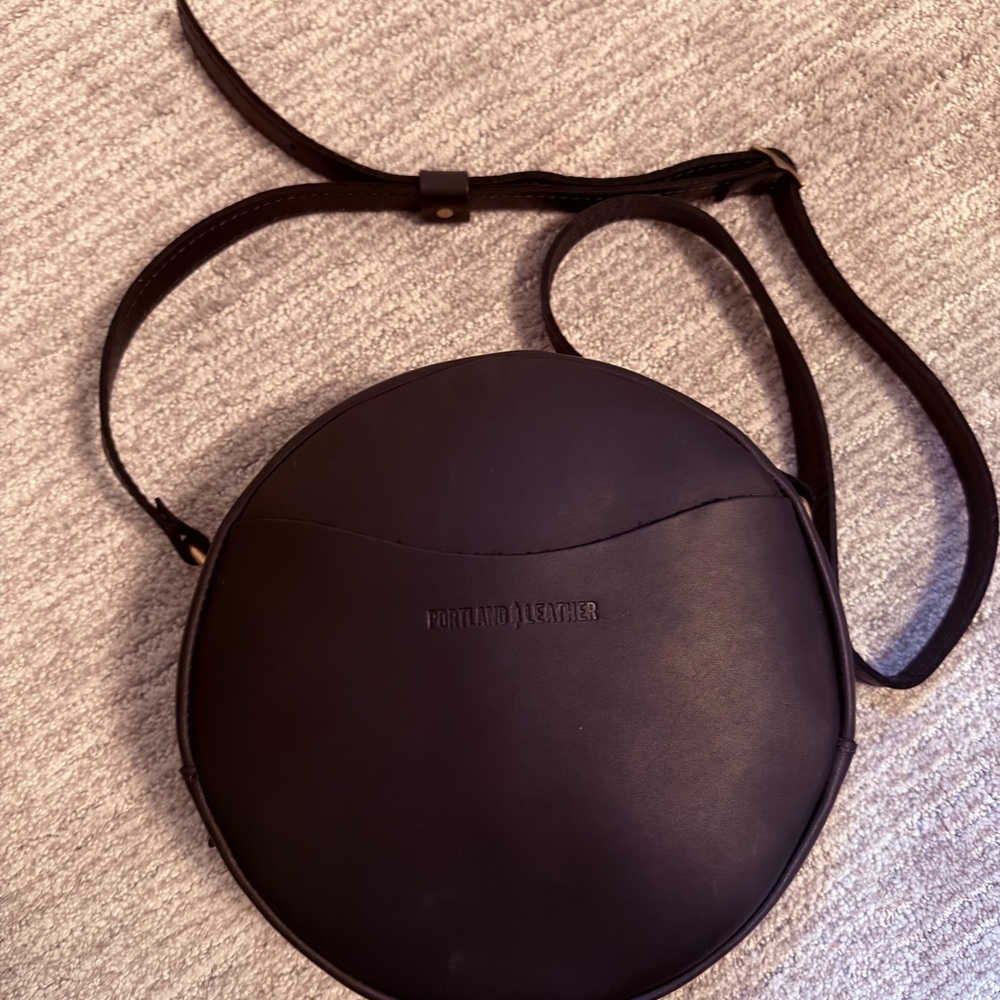 Portland Leather black Circle Crossbody Bag